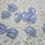 ガラスビーズ（蓄光カラーチェンジ）リーフ　約14x10×4mm　5個　　No50