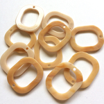 23×28mm  アクリルチャーム　ベージュ 10個