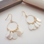シェルの連なるピアス