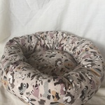 【パグ柄】犬用ベッド　ベージュ【10ｋｇ以下対象】