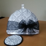 ティーコジー&ポットマット、ティーコゼー (カルトナージュ黒リボン)