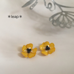 再販☆小さなアネモネのチタンピアス 黄色