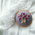 素敵なあなたへ  刺繍ブローチ（木枠）5.5