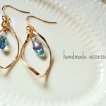 ＊再販7＊ 青いしずくとひねりチャームのイヤリング/ピアス