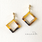 べっ甲スクエアのピアス