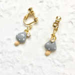 カラフルなキノコ（グレー）✴︎クリスタルを添えて。【イヤリング or ピアス】