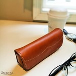 眼鏡ケース／シンプルな手縫いの　革メガネケース　オイルレザー　牛革（ブラウン／キャメル）