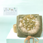 オリーブ色のベルトポーチ