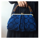 ミナ ネイビータンバリン刺繍ワンタックがま口ハンドメイド