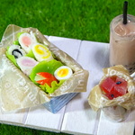ロールサンドとカットすいかのお弁当