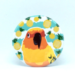 UC-5: 缶バッジ（コガネメキシコインコ）