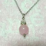 272天然石ローズクォーツ10mm玉+水晶キラキラネックレストップ♪パワーストーン    