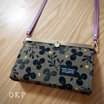 スマホも入る、ショルダー型長財布♪