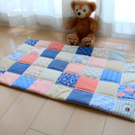 * ラプセニ *　53cm×88cm　四角つなぎのパッチワークマルチマット　kukka203　ベビーキルト　ベビーマット　玄関マット　インテリア