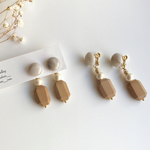 ライトグレーカボション×ウッド異素材mixキャッチピアス／イヤリング