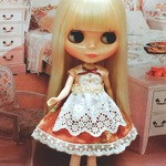 ワンピース エプロン付き 花柄 ピンクオレンジ系 ( ブライス、リカちゃん)