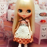 SALE ワンピース エプロン付き 花柄 サーモンピンク系 ( ブライス、リカちゃん)