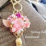 敬老の日にも💛 baby pink roses gardenバックチャーム レジン