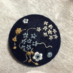 （大）刺繍ブローチ ネイビー