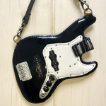 本革ベース型パスケース(Fenderジャズベースモデル)