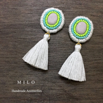 ☆1点もの☆グレータッセルとグリーンビーズ刺繍のピアス/イヤリング