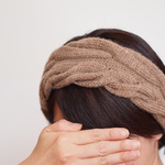 締め付けないニットヘアバンド・ライトブラウン