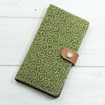 iPhone17シリーズ/Air/16e/SE3/iPhone全機種対応 秋色唐草 手帳型スマホケース うずまき 和柄 メンズ グリーン　 iPhoneSE3/13/14/15/16Android