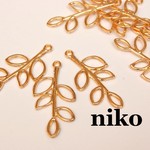 葉っぱ付きの小枝チャーム♬10個