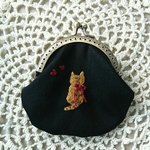 茶トラ猫の刺繍 がま口財布  (ブラックデニム地) 