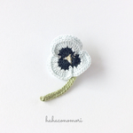 【ameise99様専用】レース糸♡パンジーのブローチ  水色