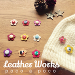 ニット帽やマフラーに☆お花のレザーブローチ