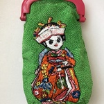 絹糸手刺繍のめがね入れ