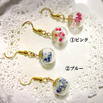【期間限定‼️】感謝企画ワンコイン✨小さなガラスドームの揺れるかすみ草ピアス、ノンホールピアス、サージカルステンレス ドライフラワー 花 ピンク 赤 青 ブルー 緑 グリーン 白 ホワイト 
