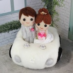 ウェディングドールが車に乗ったAkubimamaリングピロー