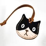 500円玉が２枚くらい入る緊急お財布チャーム　白黒ハチワレねこ 