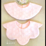 【再販7】ふわふわピンク刺繍のお出かけスタイ