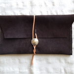 スエードレザーのクラッチポーチ[チョコ]