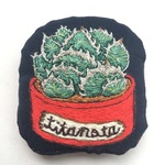 チタノタの刺繍ブローチ(チャーム変更可)