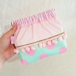 揺れるボンボンのビッグバネポーチ"pink×green"