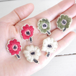 ウニッコ風 お花の刺繍ピアス