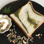 抹茶あん食パンと粒あん食パン一本ずつのセットです