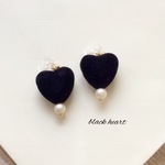 ◻新作◻black ベロアハートのピアス・イヤリング