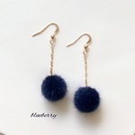 ◻新作◻blueberry ファーボールのピアス・イヤリング