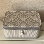 《NEW》 メイクボックス マスクケース ダマスク×ストライプ