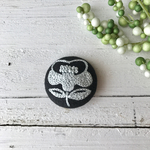 敬老の日【ブローチorヘアゴム】刺繍つばき（水×ブラック）