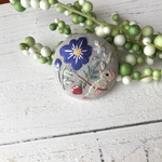【ブローチ　or　ヘアゴム】Small bird刺繍　ストロベリー