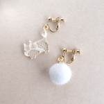 ＜新作＞レースにゃんこファーボール 月のイヤリング＆ピアス