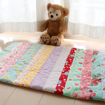 * ラプセニ *　76cm×47cm　バラとフルーツ、リボンのパッチワーク　玄関マット／ベビーマット／インテリアマット