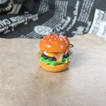 樹脂粘土のベーコンエッグバーガーストラップ