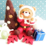クリスマスのくまちゃんサンタブラウンツリー　羊毛フェルト